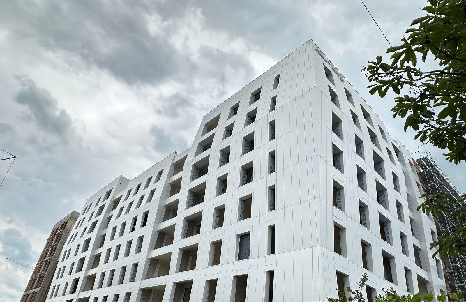 Cons: ALING & Cons Project: "SMART STUDIO" Sistem: STACBOND STB-T- CH- PRO Panel: STACBOND STB- 413 TRAFFIC WHITE