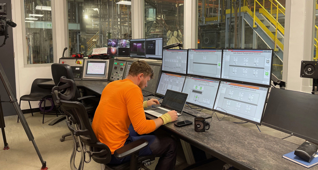 The new RP5 control room at Pilkington UKs Greengate Works