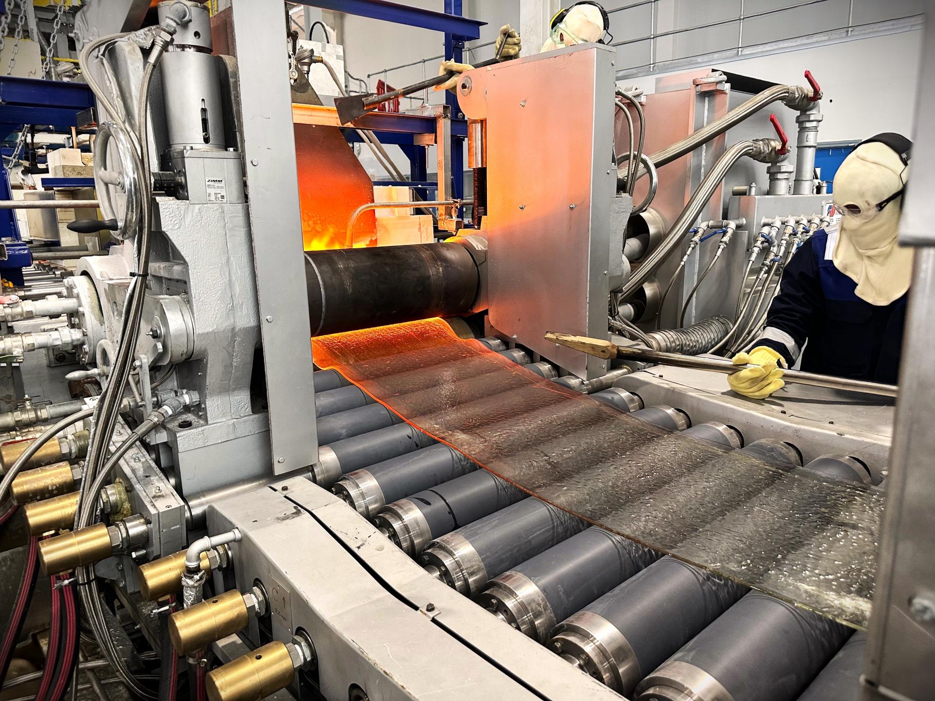 First Glass Successfully Rolled from Experimental Furnace, Glass Futures